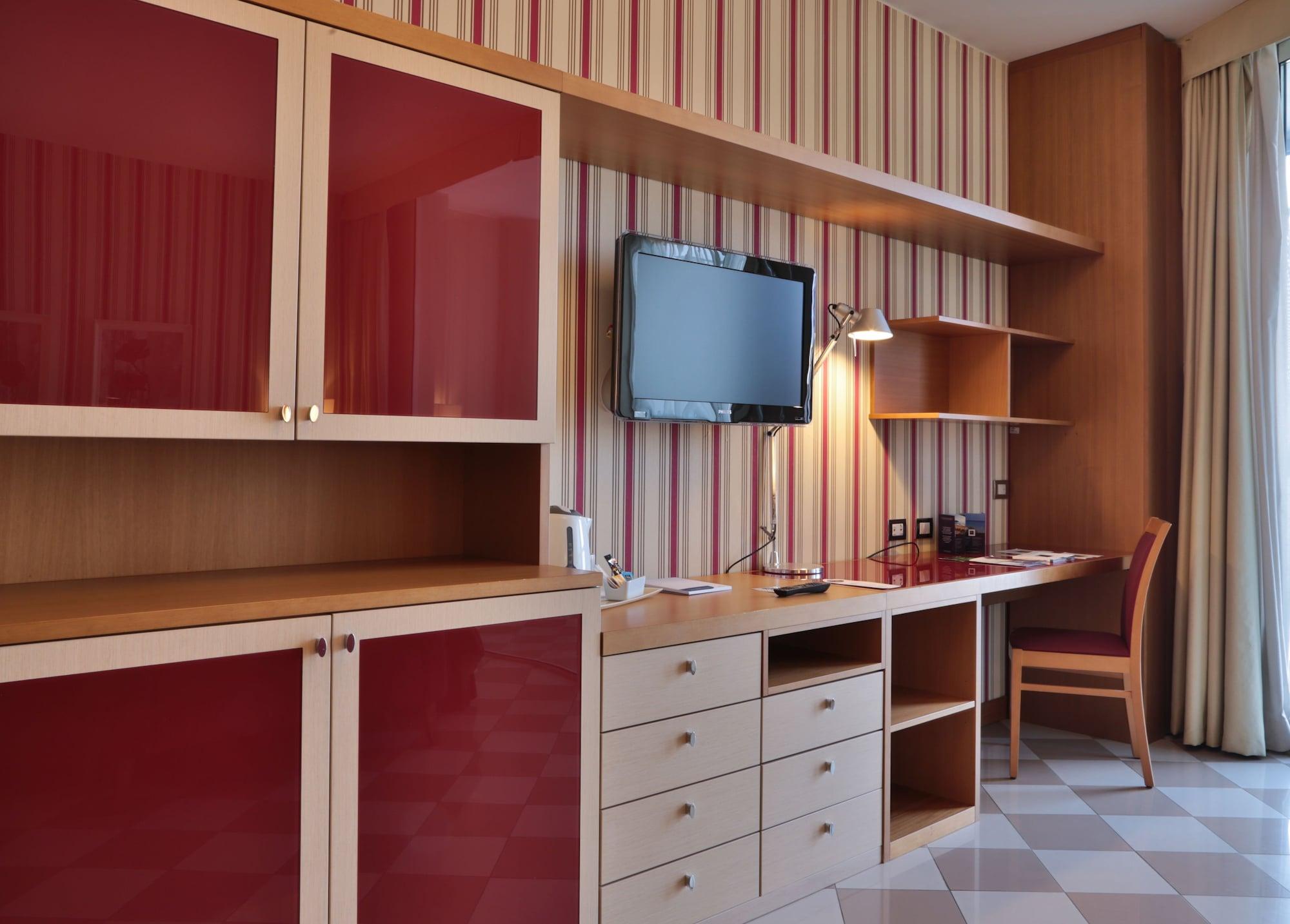 Apart-hotel The One Milano & 4*