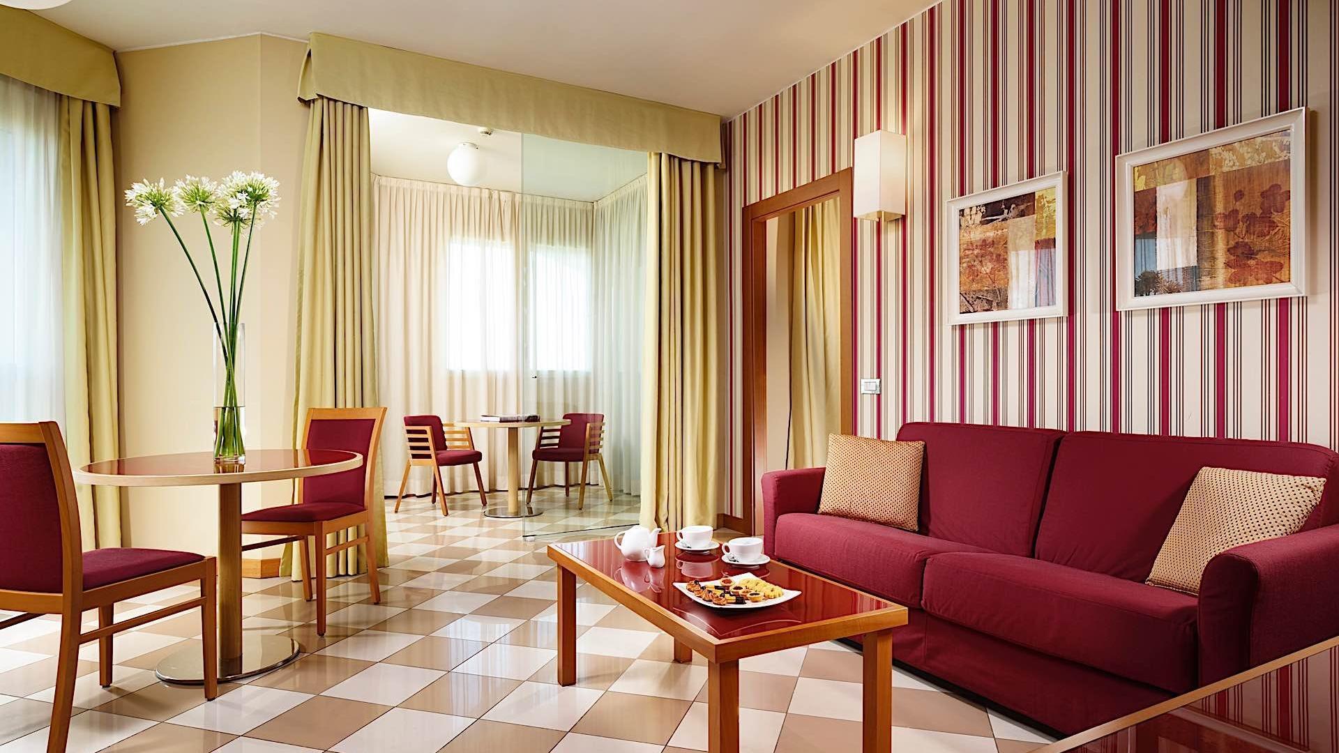 Apart-hotel The One Milano & 4*
